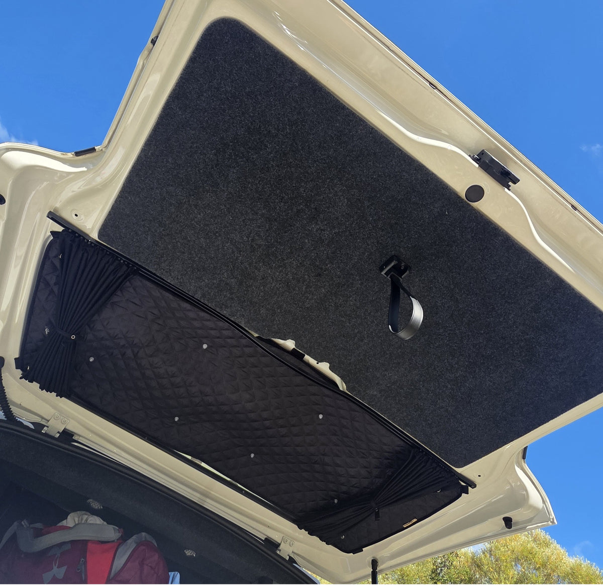VW Transporter T6.1  Magnetic Tailgate Thermal Blind